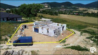 RadoReality Vám ponúka na predaj moderný 5-izbový bungalov v