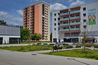 Voľný obchodný priestor na prenájom o výmere 90 m2.
Obchodný