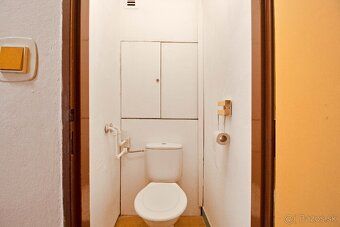 Ponúkame na predaj priestranný 3-izbový byt s výmerou 79 m²,