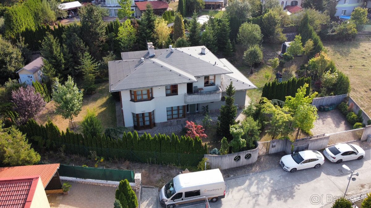 Pokiaľ hľadáte hotový stavebný pozemok a rovno aj s stavebný