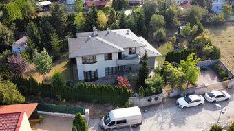 Pokiaľ hľadáte hotový stavebný pozemok a rovno aj s stavebný