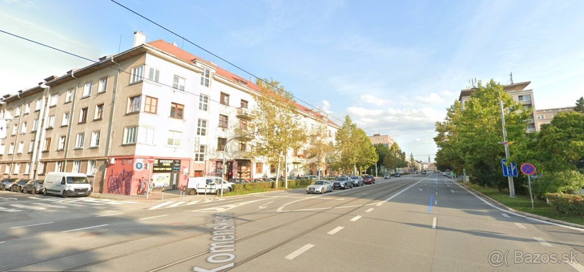 Hľadám veľkometrážny 4-izbový byt na Komenského ulici alebo 