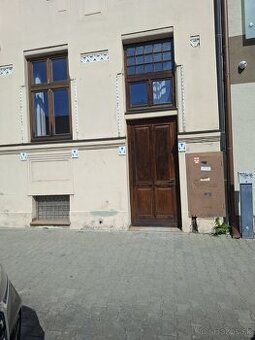 Ubytovanie v okolí Hlohovca od augusta - ubytovňa/ dom / byt