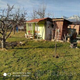 Predam zahradku vo svite 300 m2 s malou murovanou chatkou , 