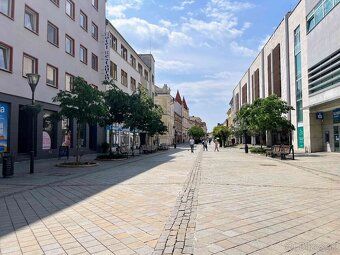 Ponúkame Vám na prenájom obchodné priestory v samotnom centr