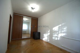 Ponúkame na predaj priestranný 3-izbový byt nachádzajúci sa 