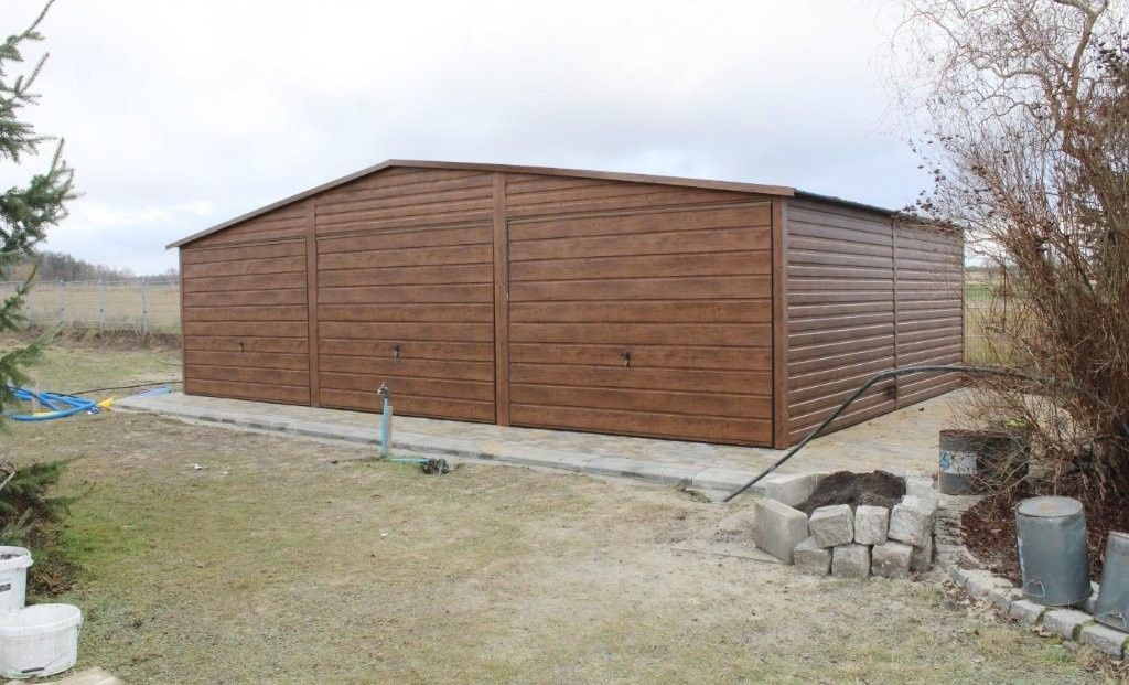 Predám garáž 9x5 farba orech Sedlová strecha pokrytá trapézo