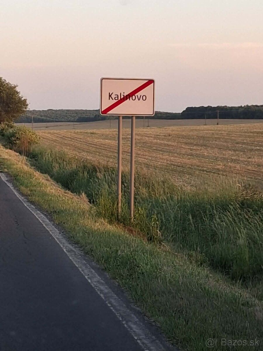 Ponúkame slnečný rovinatý stavebný pozemok v Kalinove, okr. 
