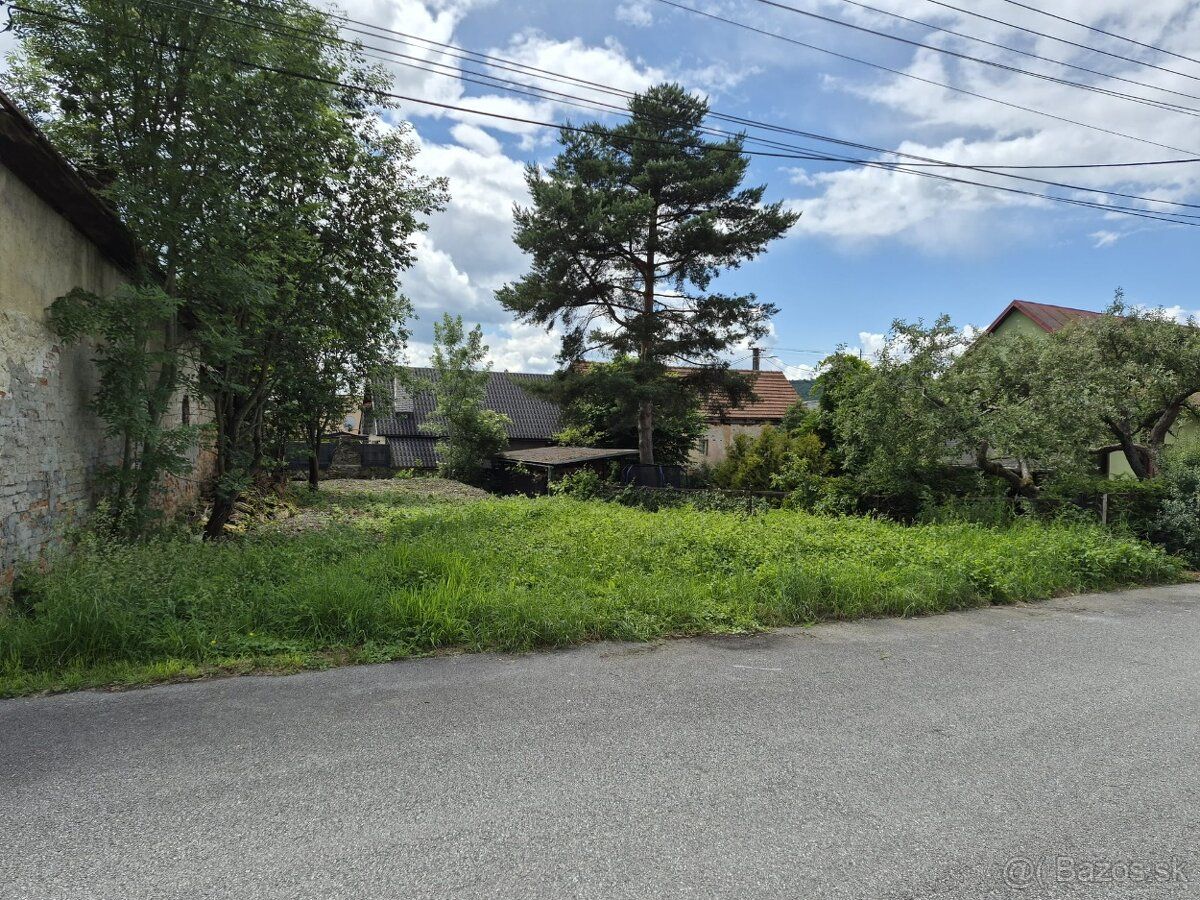 Ponúkame na predaj pozemok o výmere 347 m² nachádzajúci sa v