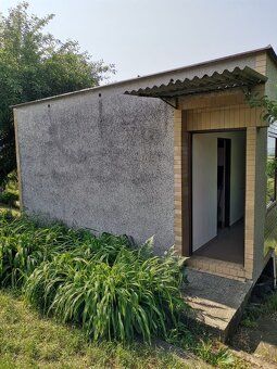 Ponúkame na predaj murovanú suchú podpivničenú chatku a vlas