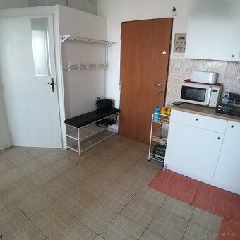 Ponúkam na prenájom zrekonštruovanú a útulnú 2-garsónku na S
