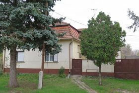 Ponúkame na predaj murovaný RD v meste Kolárovo (okres Komár