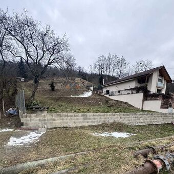 Ponúkam na predaj lukratívny slnečný pozemok situovaný v pok
