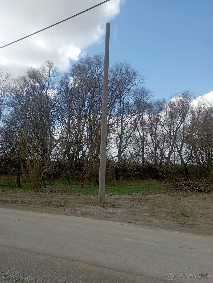 Ponúkame na predaj pozemok určený na rekreačné účely s výmer