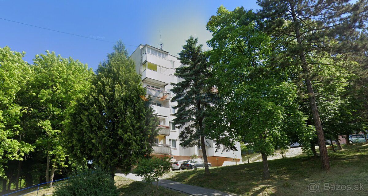 Ponuka na predaj priestranného 3 - izbového bytu - 67 m² v p