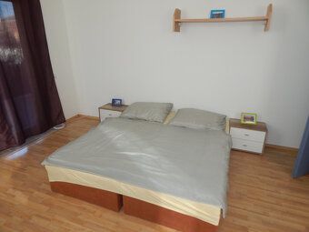 Dáme do prenájmu veľký 3 izbový byt s terasou v Nitre, širši