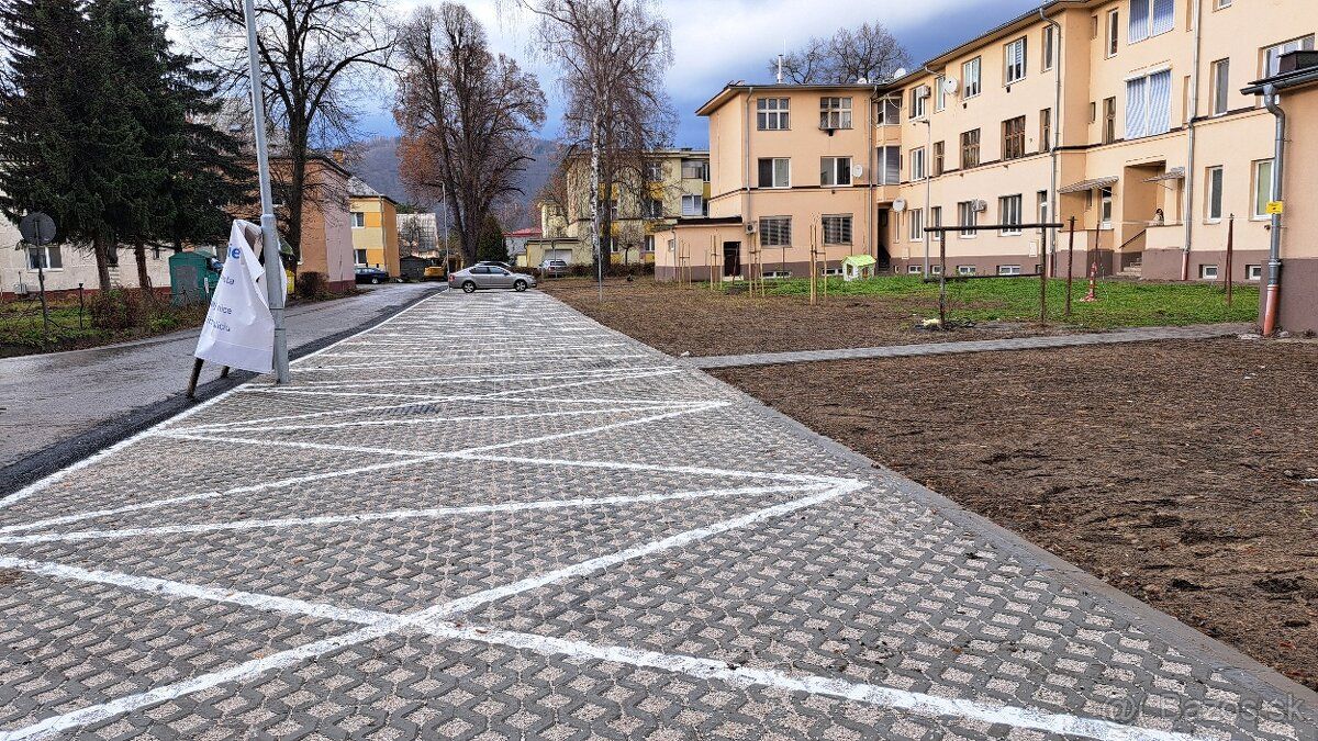Ponúkame výhradne na predaj posledné 3 parkovacie státia na 