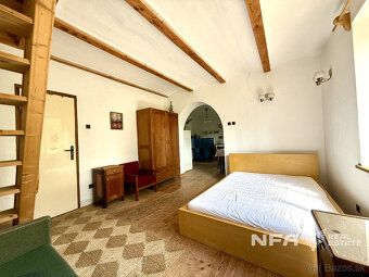 Ponúkame Vám na predaj priestranný rodinný dom v malebnej ob