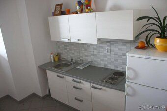 ID 3083 Prenájom: skladová hala A, 425 m2, Rosina Ponúkame n