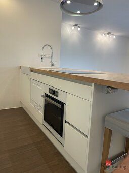 Predaj 2-izbový priestranný byt s balkónom s parkovacím mies