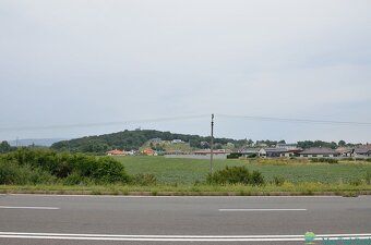 Ponúkame na predaj investičný pozemok pri hlavnom ťahu na Hu