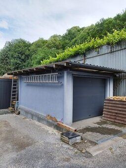 Garáž prefabrikovaná železobetónová. Vonkajšie rozmery sú 5.