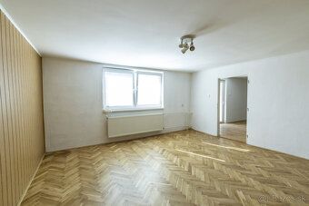 Peter Schied a Kosmos Reality Vám ponúkajú na predaj priestr