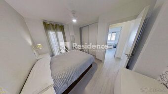 Typ: 3-izbový byt Ulica: Calle Puerto Obec: Málaga
Objavte t