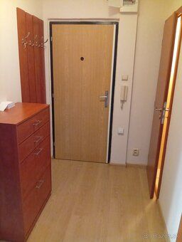 Ponúkam na prenájom priestranný 3-izbový byt s výmerou 72 m²