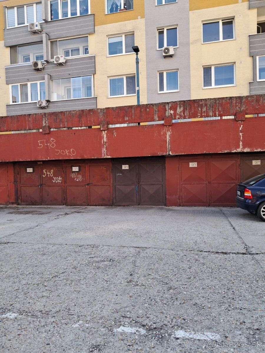 Prenajmem garaz na Bebravskej ul. Aj na dlhodoby prenajom.Vo