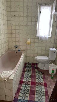 Ponúkame na predaj starší rodinný dom v obci Lascov, vzdiale