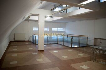 PRIESTORY PRE VÝROBU, SKLADOVANIE, SHOWROOM A KANCELÁRIE – J