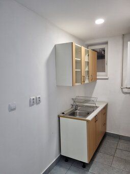 Ponúkam obchodné priestory na prenájom. 200 m od nemocnice, 