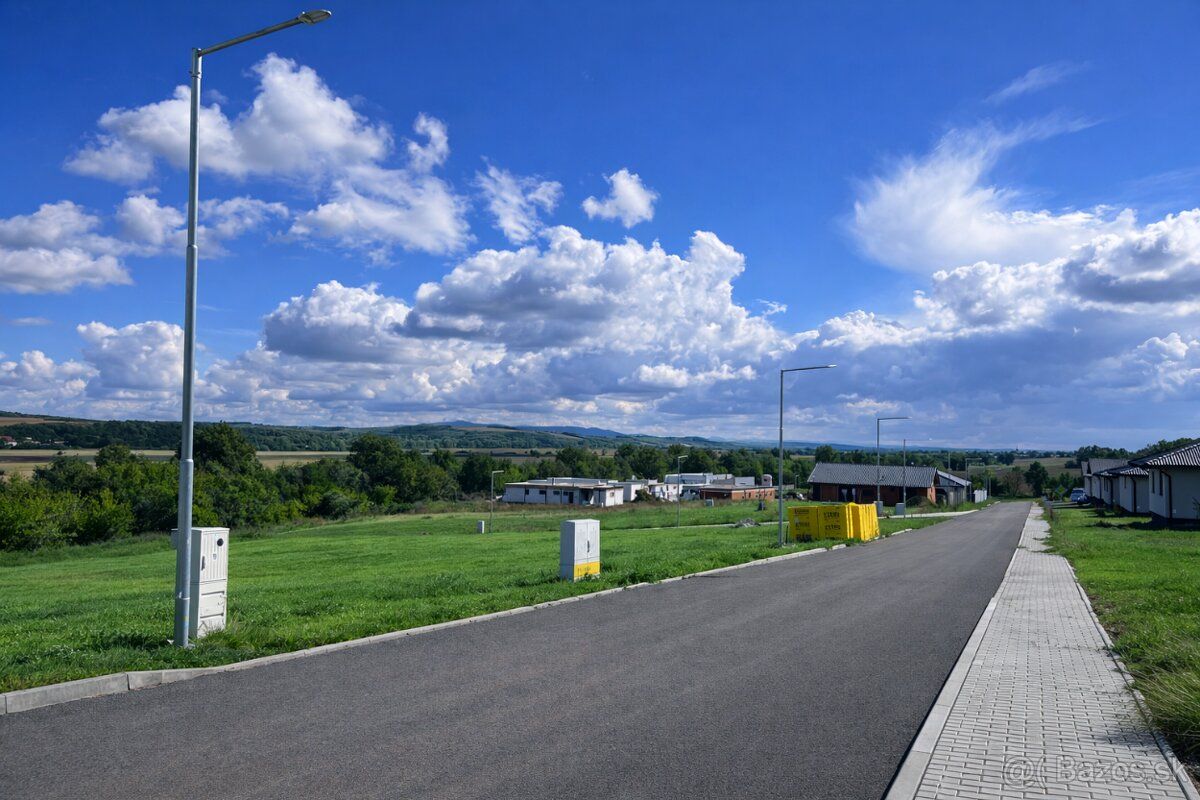 Ponúkame na predaj stavebný pozemok v novovybudovanej lokali