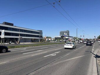 Realitná kancelária RE/MAX ponúka na predaj administratívne 
