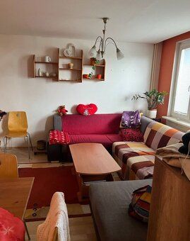 Ponúkame na predaj príjemný 2-izbový byt o výmere cca 50 m²,