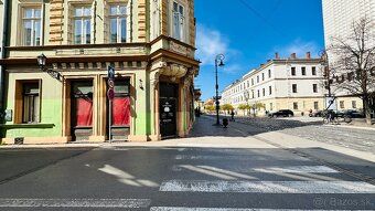 ZAŽIARTE na Hlavnej
Ponúkame priestranný obchodný priestor n