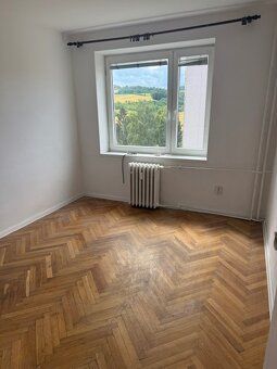 Ponúkam na prenájom priestranný 3-izbový byt v kľudnej lokal