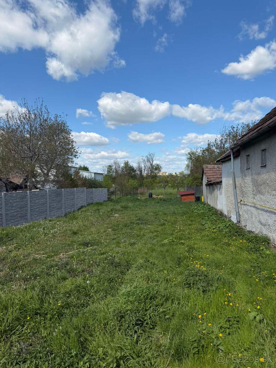 Ponúkam na predaj stavebný pozemok v obci Jaslovské Bohunice