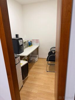 Ponúkam na prenájom kancelársky priestor v budove MAXPLAZA, 