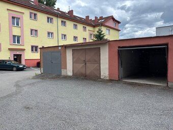 Dam do dlhodobeho prenajmu garaz, zamykatelna brana na rucne