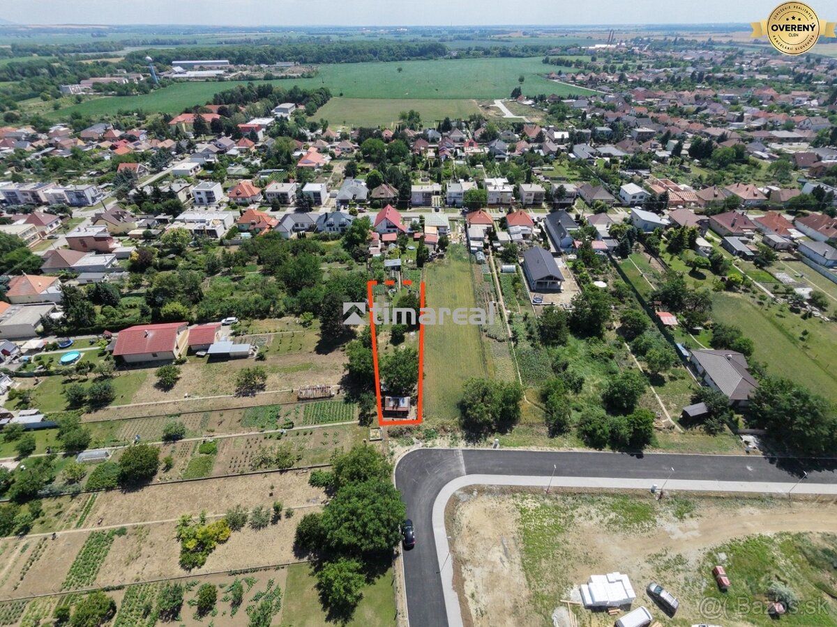 Ponúkame na predaj stavebný pozemok o výmere 800-1000m2 v Kr