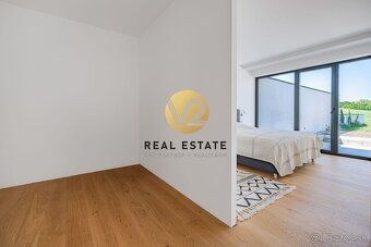 Juraj Kolárik +421 918 938 737 e-mail:
V2 Real Estate ponúka