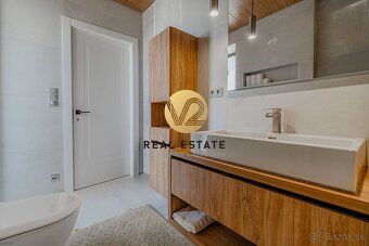 Juraj Kolárik +421 918 938 737 e-mail:
V2 Real Estate ponúka