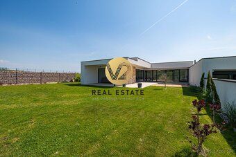 Juraj Kolárik +421 918 938 737 e-mail:
V2 Real Estate ponúka