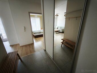 Stunning, fully furnished living space with a huge garden in
