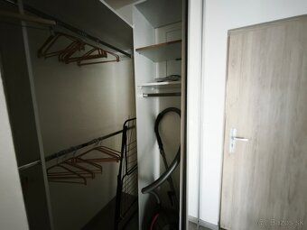 Stunning, fully furnished living space with a huge garden in