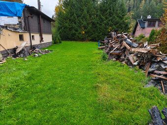 Predám pozemok s objektom po požiari. Vhodný na stavbu rodin