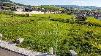 TUreality ponúka na predaj STAVEBNÝ POZEMOK 940 m2 - ZÁHRADN