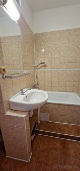 Ponúkam na predaj 1-izbový byt 36m2 ktorý sa nachádza na 6. 